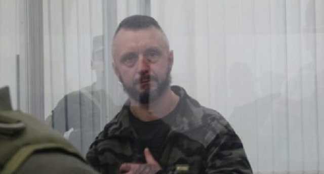 Судьи отказались разрешить Антоненко сидеть возле адвокатов: "Невозможно будет обеспечить безопасность участников процесса"