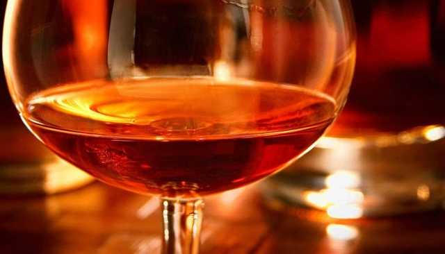 Украина прекратила экспорт коньяка и шампанского