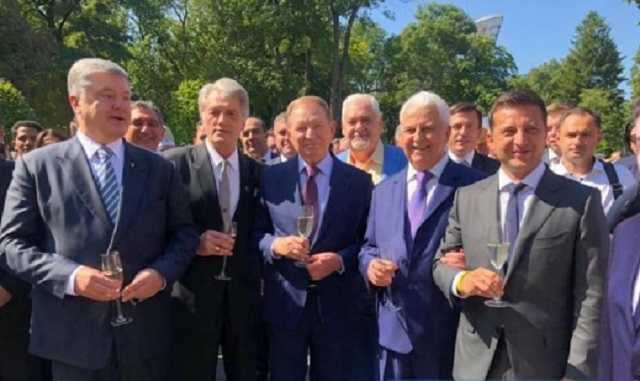 Зеленский пошел по пути Януковича и Порошенко — политолог