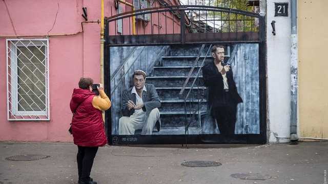 Вандалы испортили мурал с главными героями сериала "Ликвидация" в Одессе
