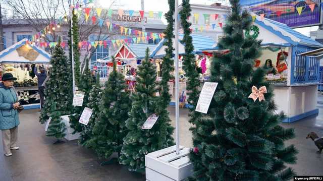 В оккупированном Крыму торгуют прикарпатскими елями
