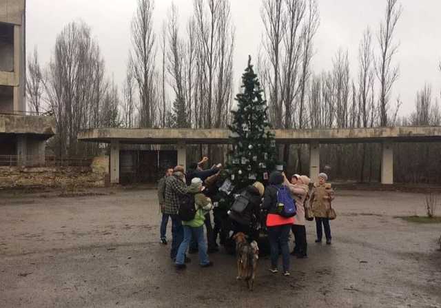 Впервые после трагедии на ЧАЭС в Припяти поставили городскую новогоднюю елку