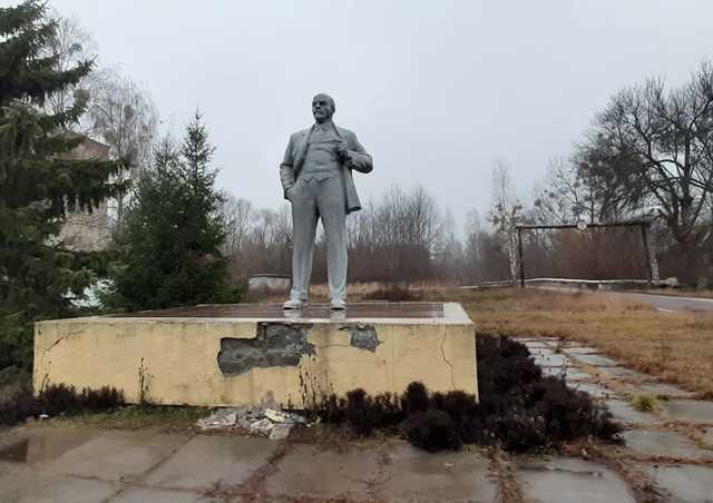 Заповідник комуністичного тоталітарного режиму: у Чорнобилі досі стоїть пам’ятник Леніну