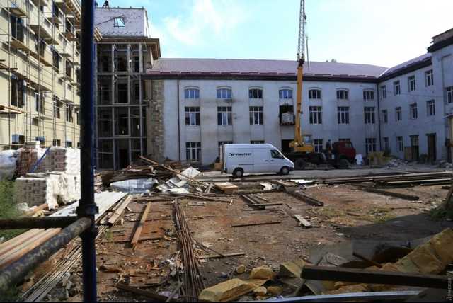 СМИ: Командование ВМС выселяют в палатки