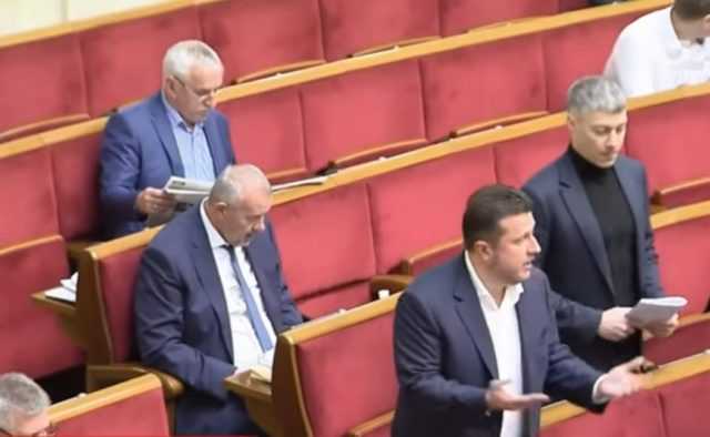 «Слуга народа» хочет смягчить условия для депутатов-прогульщиков