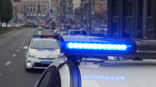 В Киеве авто сбило женщину, которая перебегала дорогу в неустановленном месте