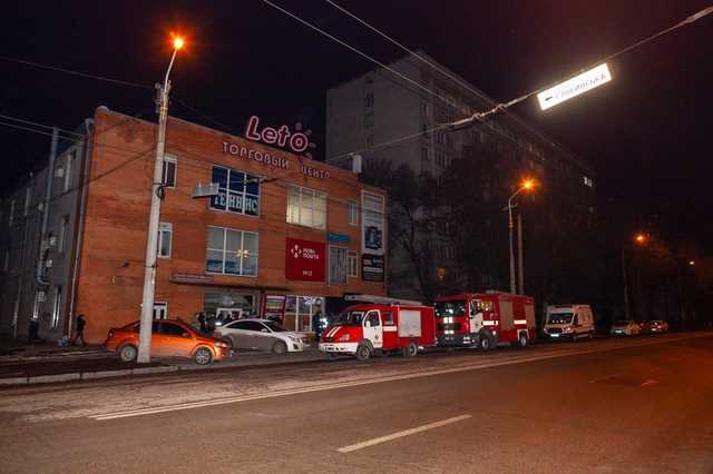 Все заволокло дымом: из ТЦ Днепра эвакуировали людей