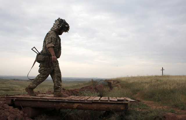 На Донбасі окупанти задіяли гранатомети та стрілецьку зброю