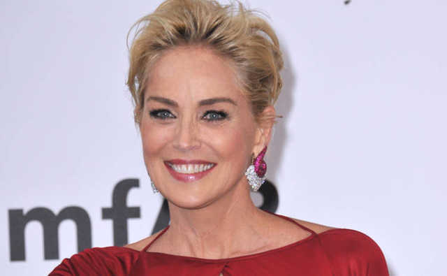На сервисе знакомств заблокировали аккаунт Шерон Стоун, приняли за фейковый