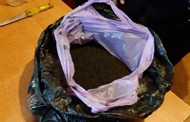 Под Киевом женщина подсадила школьников на наркотики, и сама продавала их