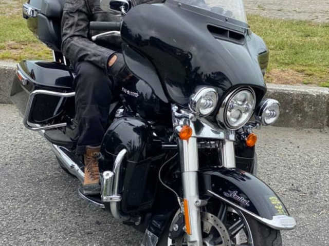 Уехал в Новую Зеландию: мэр Днепра Филатов встретил Новый год, сидя на байке