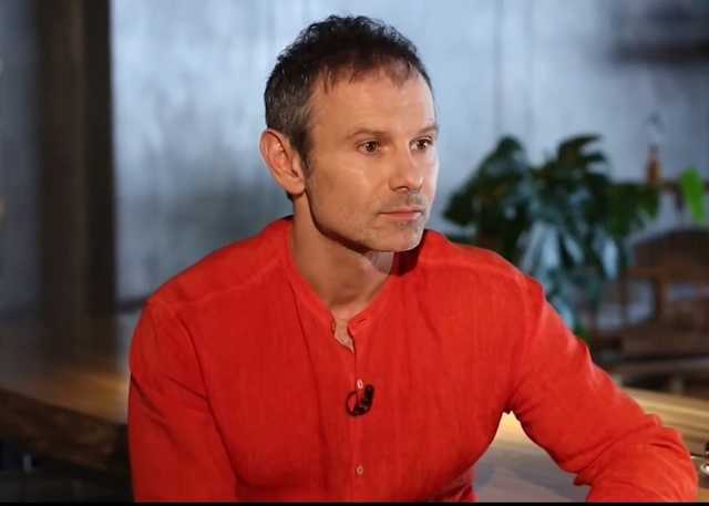 Вакарчук ответил на новогоднее обращение Зе стихом о сладкой вате