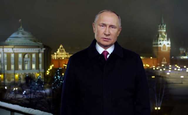 Конфуз Путина с новогодним поздравлением превратили в фотожабу