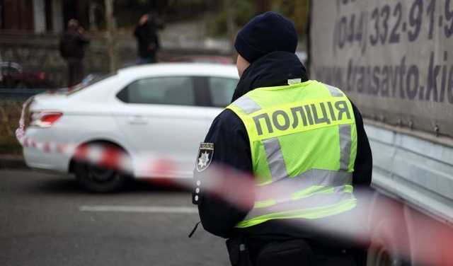 В Киеве полиция привела на место преступления подозреваемого в убийстве двух девушек