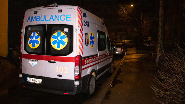 В Киеве мужчина 17 раз ударил девушку ножом после попытки изнасилования