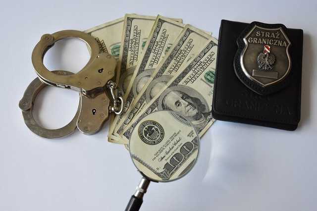 У Польщі українець хотів обдурити прикордонників, показавши фальшиві долари