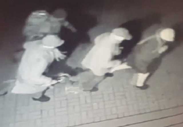 В Киеве на Троещине неизвестные в масках взорвали банкомат “Ощадбанка”