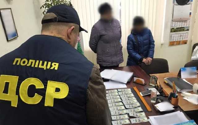 В Херсонской области за взятку задержали главу районной ОТГ