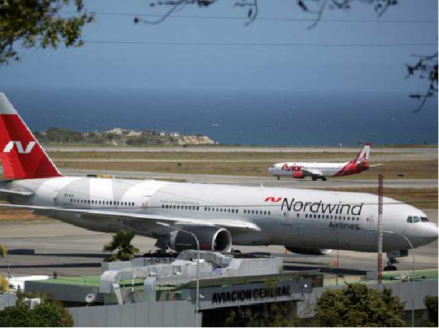 Российский самолет совершил жесткую посадку в турецком аэропорту: фото с места ЧП