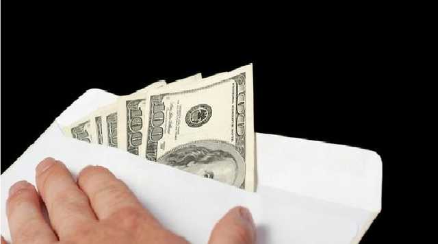 В Винницкой области чиновник «Укрзализныци» за взятки выпускал на пути локомотивы без осмотра