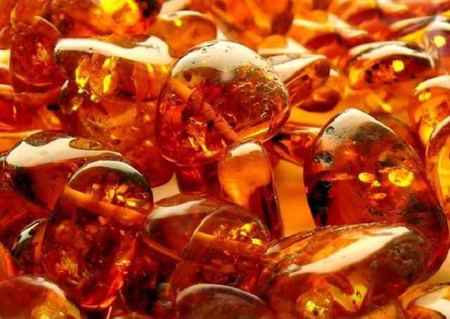 На Ровенщине мужчина перевозил 40 кило янтаря на мопеде