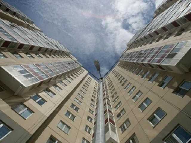 Во Львове девушка выпала из окна четвертого этажа