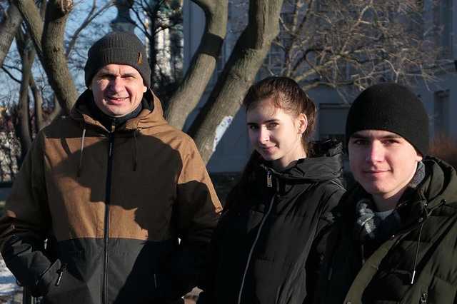 Мать и сын Олега Сенцова переехали в Киев из аннексированного Крыма