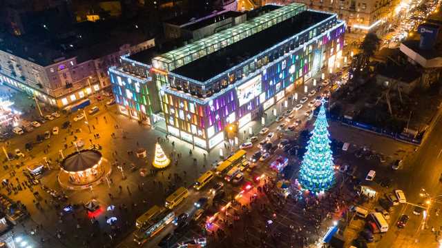 Загорелся на площади: в центре Днепра загадочно погиб мужчина