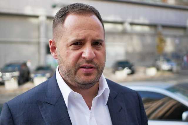 «Спекуляция и конспирологические теории»: Ермак о самолете Медведчука и Зеленском в Омане