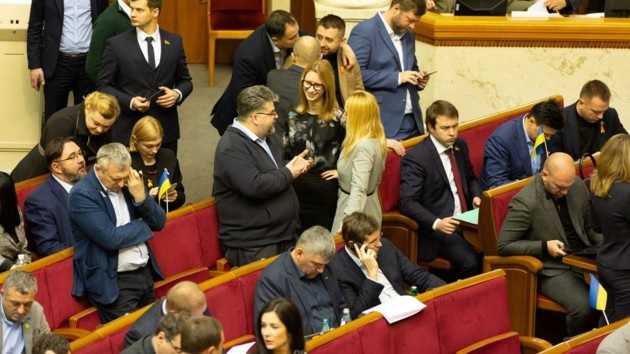 Нардеп от “Слуги народа” заснул на заседании Рады