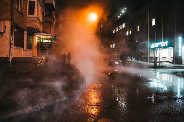 В Киеве провалиться в кипяток можно почти в каждом районе: карта опасных мест