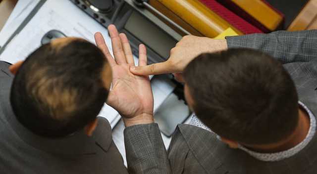 Как Зеленский изменит жизнь всех украинцев: "Слуги" проголосуют кардинальные поправки в Конституцию