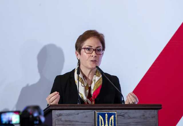 Reuters: Кто-то мог следить за Йованович в Киеве пока ее не уволили