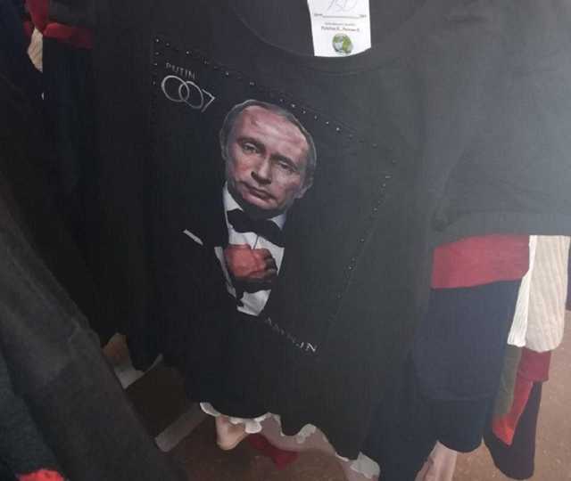 В Харькове заметили в продаже одежду с портретом Путина