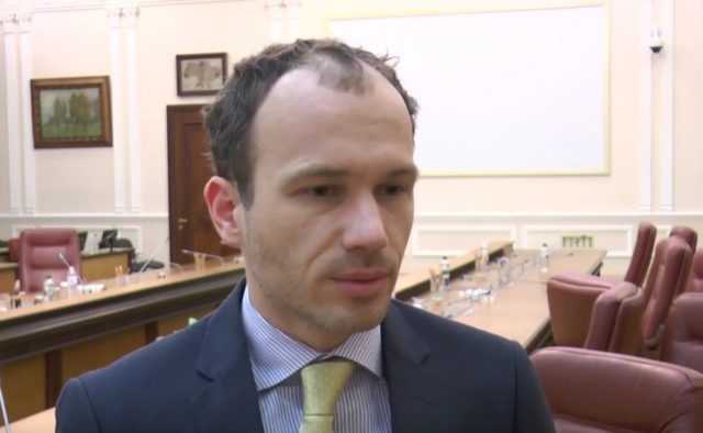 Малюська из-под стола поддержал «ушедшего в отставку» Гончарука: фото