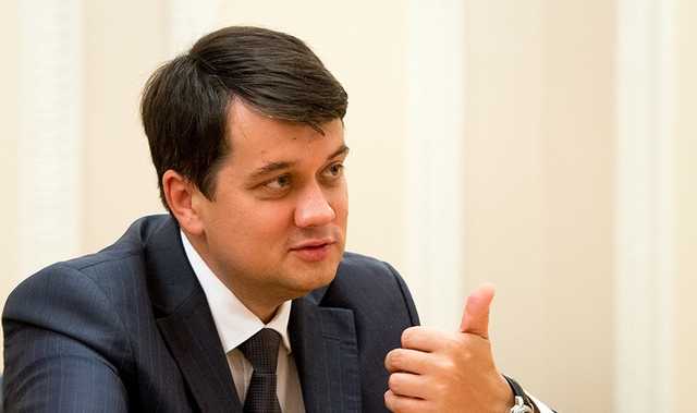 Разумков: Повышение зарплат чиновников должно быть привязано к росту зарплат населения