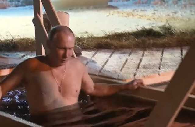 Отказ Путина от купания на Крещение высмеяли фотожабой