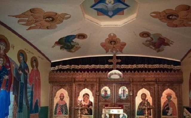 Много икон и свечи: эксклюзивные фото необычного кабинета нардепа в комитетах Рады