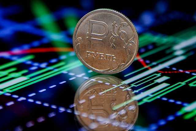Агентство S&P предсказало России застой и новый обвал рубля