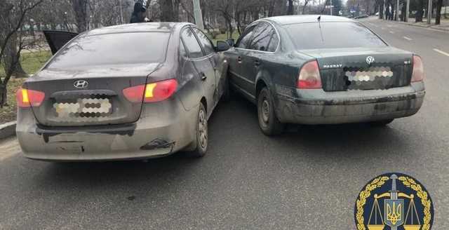 Попался на взятке: в Харькове подполковник полиции выбрасывал деньги в окно