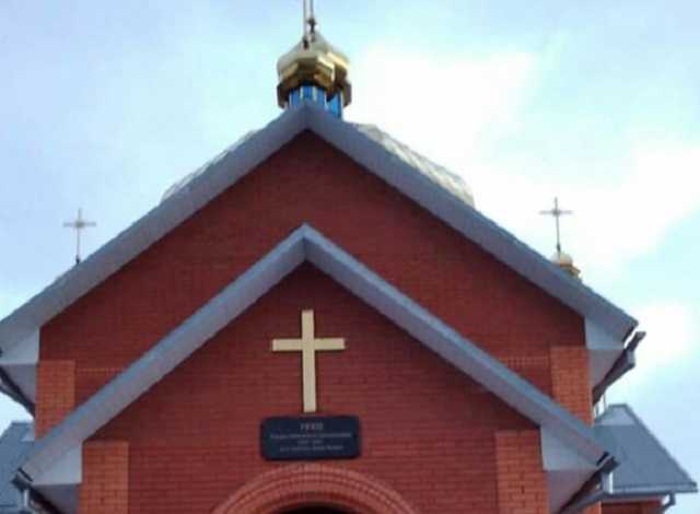 "Как в секте!" На Прикарпатье на храме повесили "доску позора": украинцы негодуют