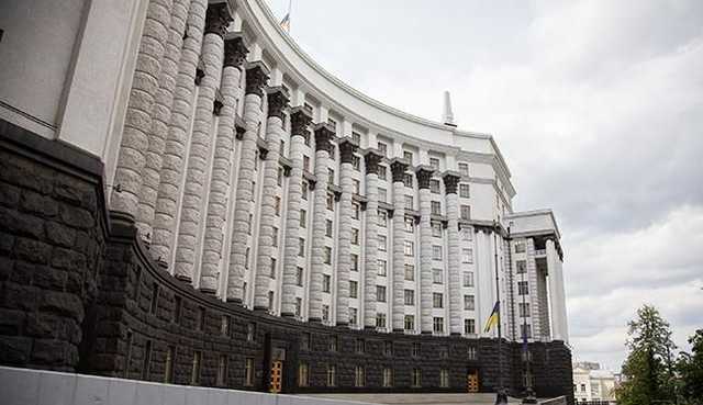 Павел Вернивский: “Почему министры шантажируют общество своими низкими зарплатами?”