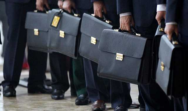 Госслужащие на местах остались без авансов из-за сокращения аппаратов администраций