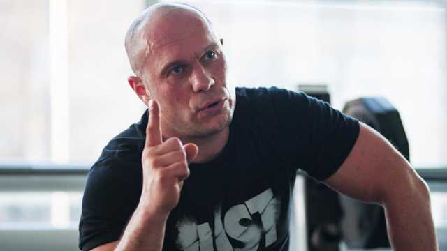 Реально снят имунитет, Илье начистили еб@ет. Драка нардепа развеселила пользователей сети