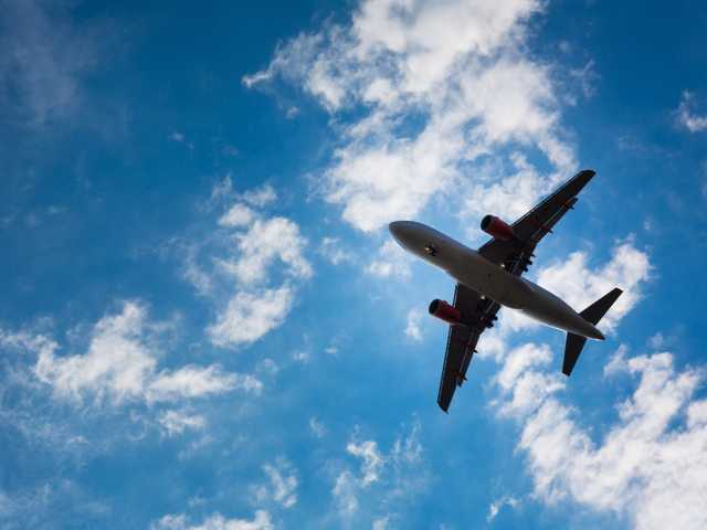 Во Львове молния ударила в заходящий на посадку самолет