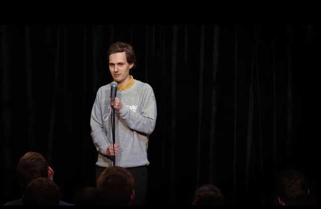 Російський комік, відомий жартами про Путіна, втік з РФ