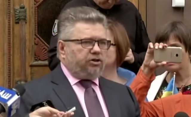 Адвокат Порошенко попытался свалить вину на Трубу