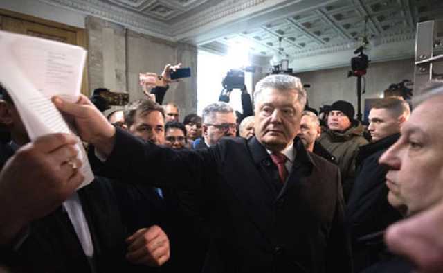 Порошенко и половина его фракции пришли в ГБР