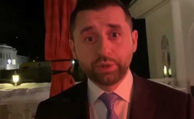 Арахамия объяснил космические премии министров «задержанными» компенсациями