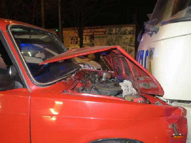 Не смогли разминуться на пустынной улице: в ДТП в Киеве пострадали люди